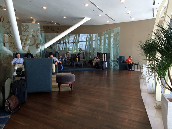 Malaysia Airlines Golden Lounge 03