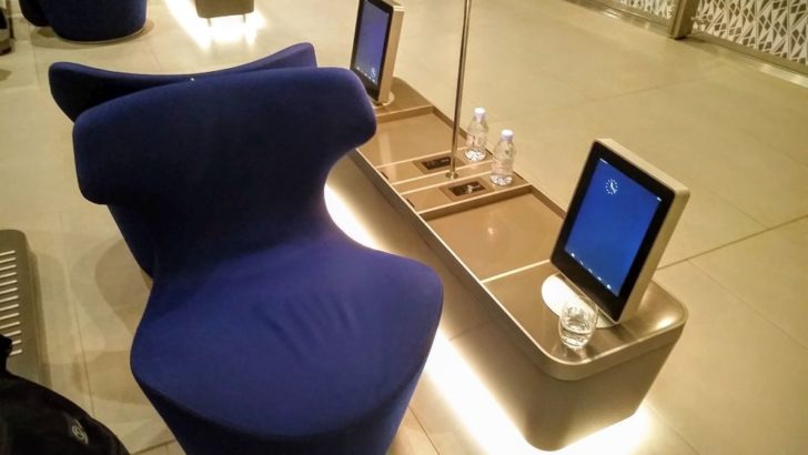 Qatar Airways Al Mourjan Business Lounge chair