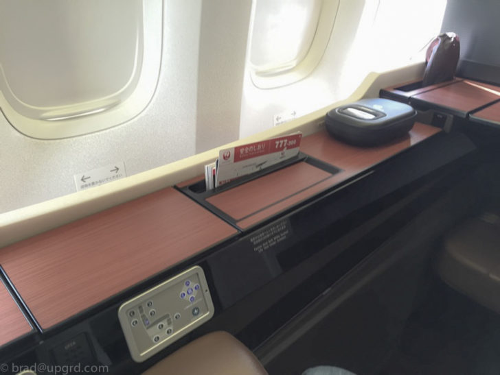 jal-f-nrt-ord-amenities