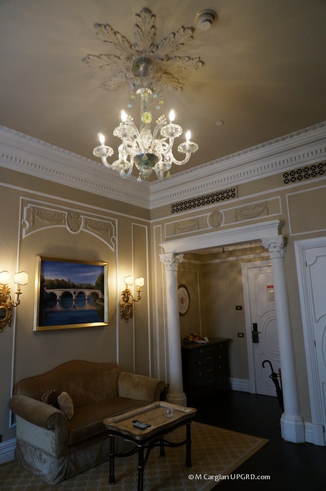 st-regis-rome-junior-suite-lounge