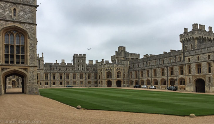 windsor-courtyard-plane