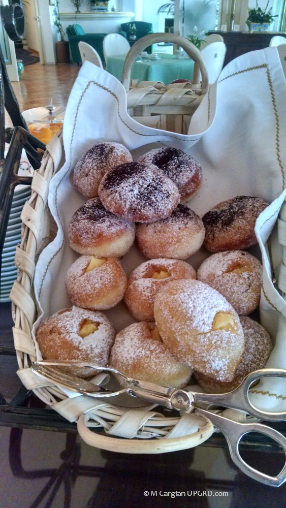 breakfast-donuts