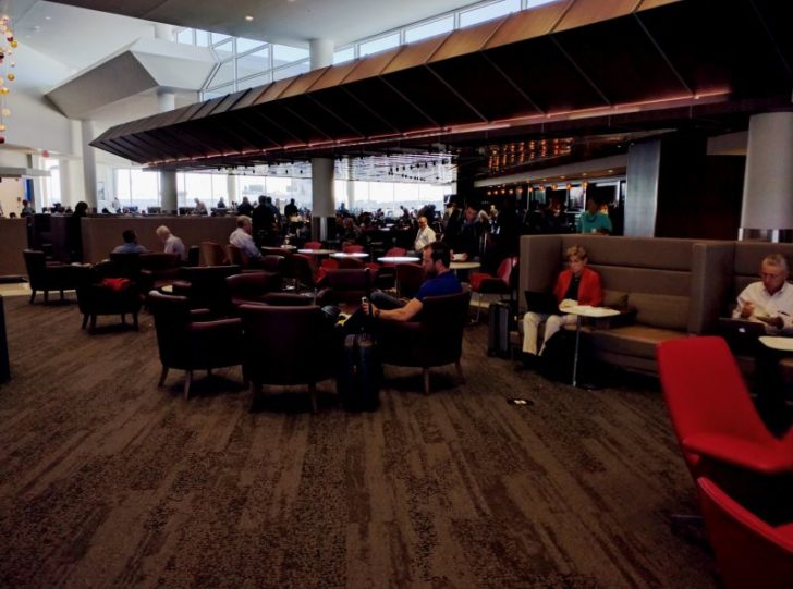 delta skyclub atlanta councourse b sitting area