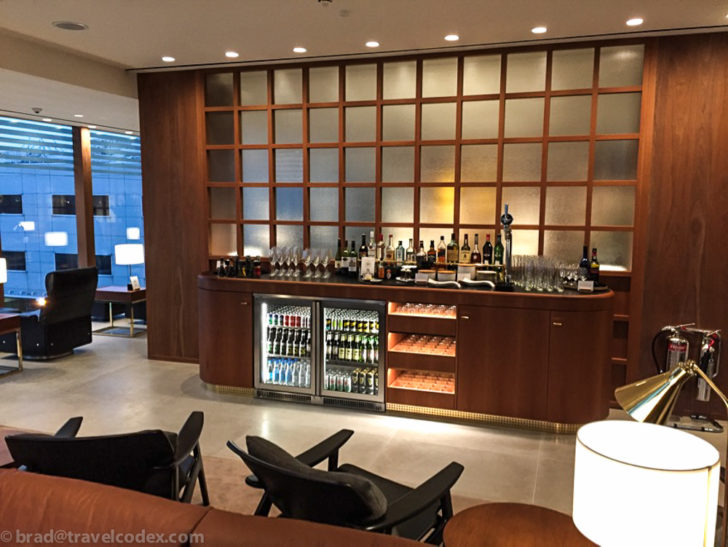 cathay-pacific-first-lounge-lhr-drinks