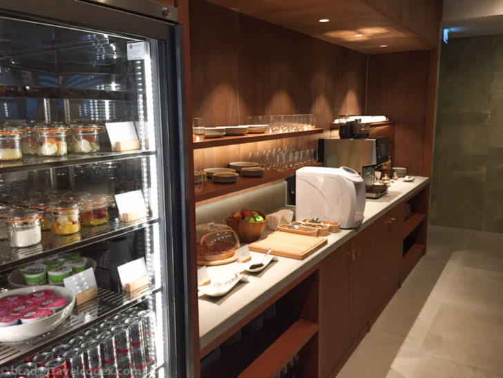 cathay-pacific-first-lounge-lhr-food