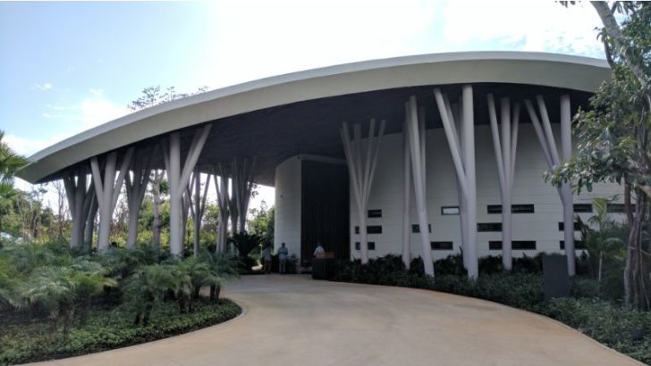 a building with a circular roof