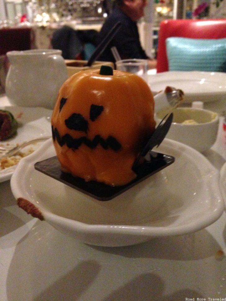 Jack-o-lantern pumpkin cake