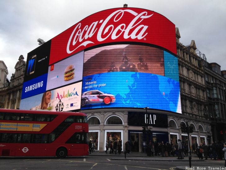 Piccadilly Circus - giant telescreen