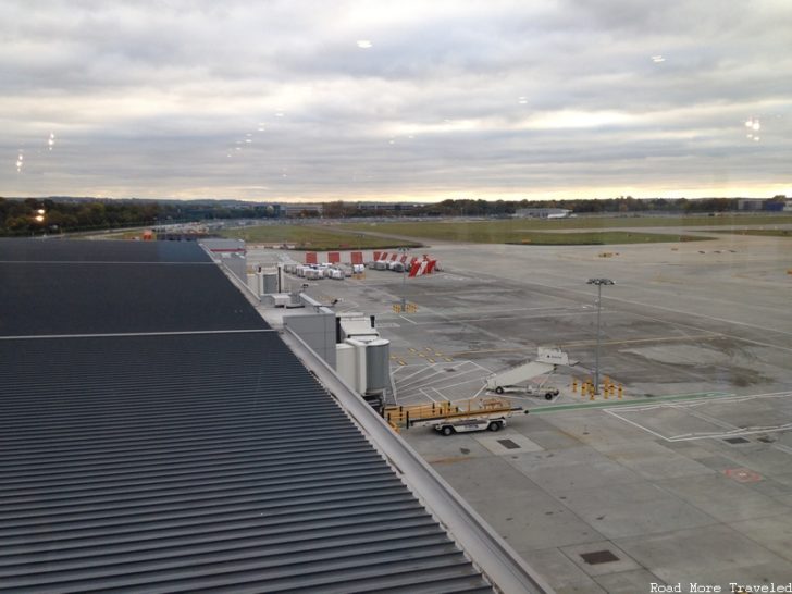 No 1 Lounge Gatwick South - ramp view