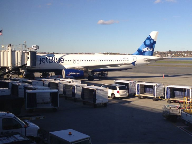 jetBlue Airbus A320 at BOS