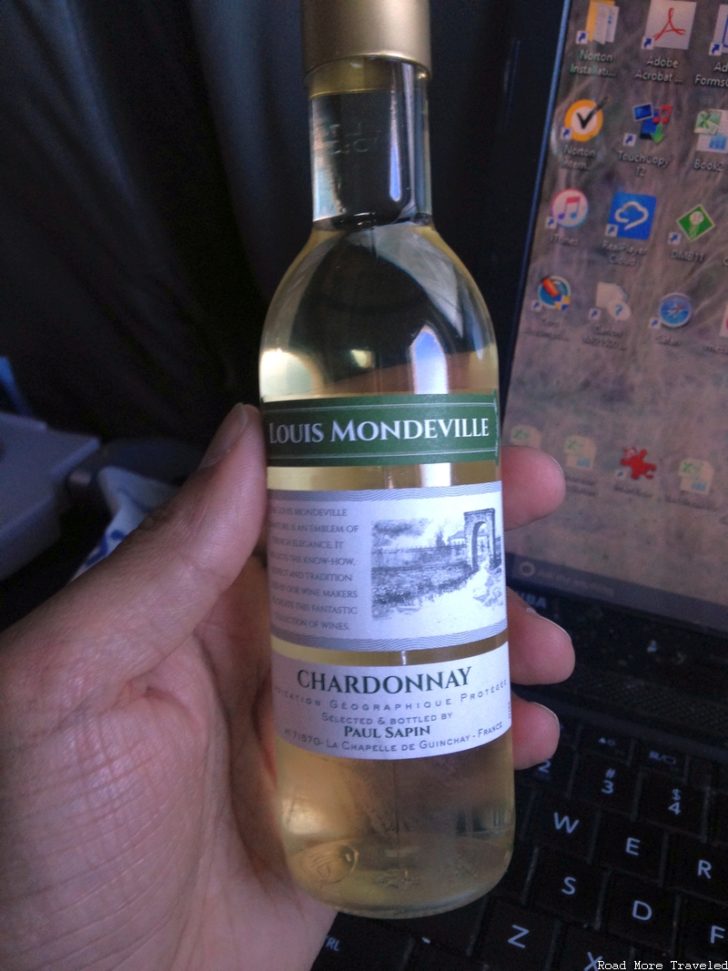 jetBlue Economy Class - chardonnay