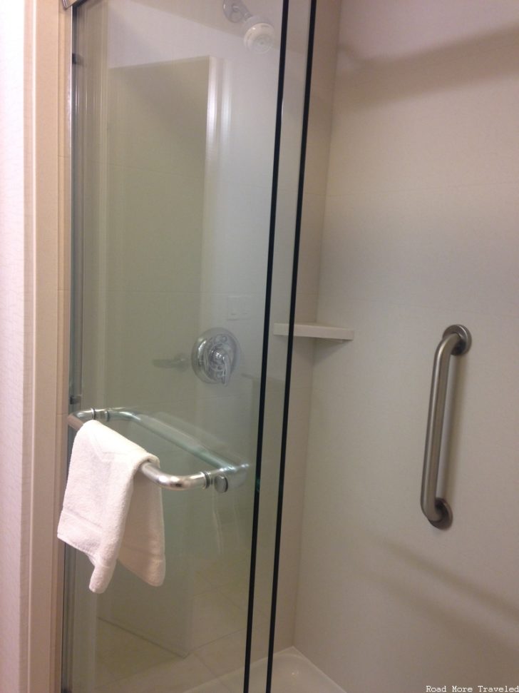 Hampton Inn Omaha Midtown - shower