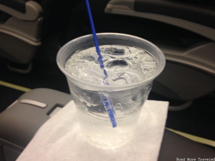 American E-175 First Class - pre-departure beverage