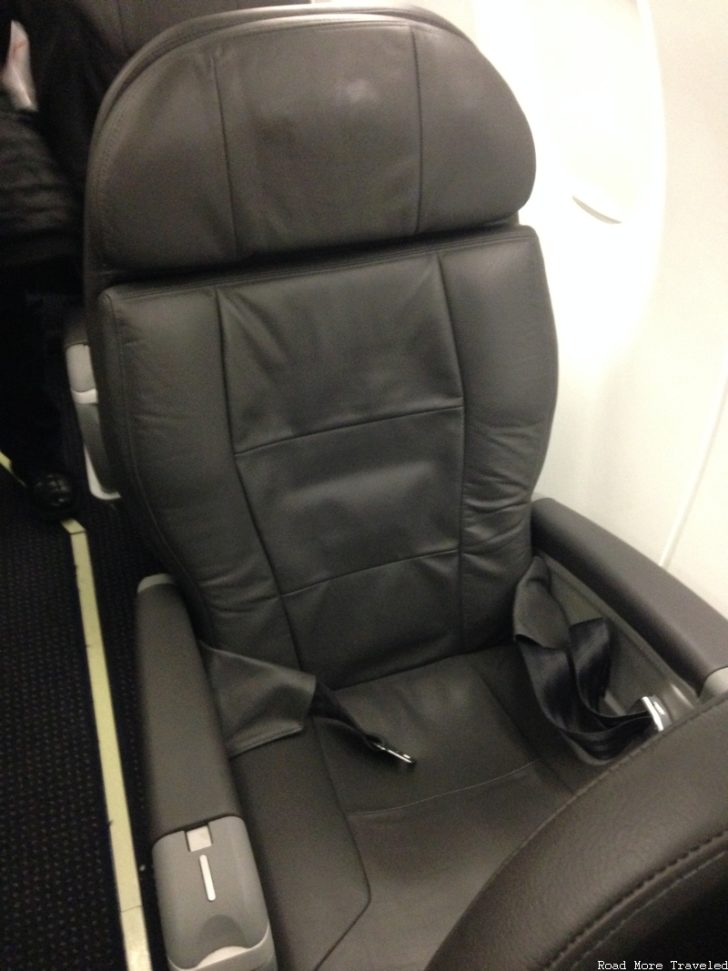 American E-175 First Class - seat