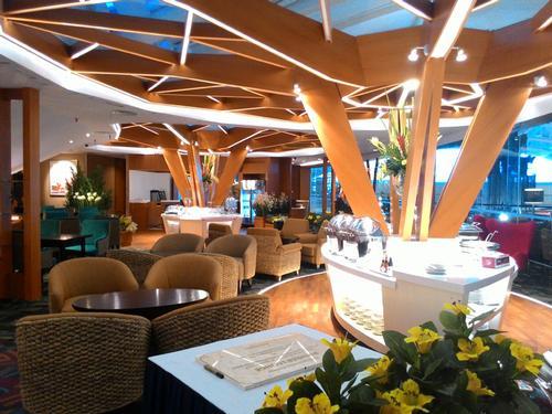 a room with a large ceiling and tables and chairs