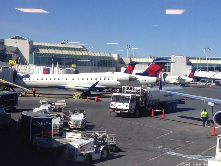 Delta CRJ Planeporn