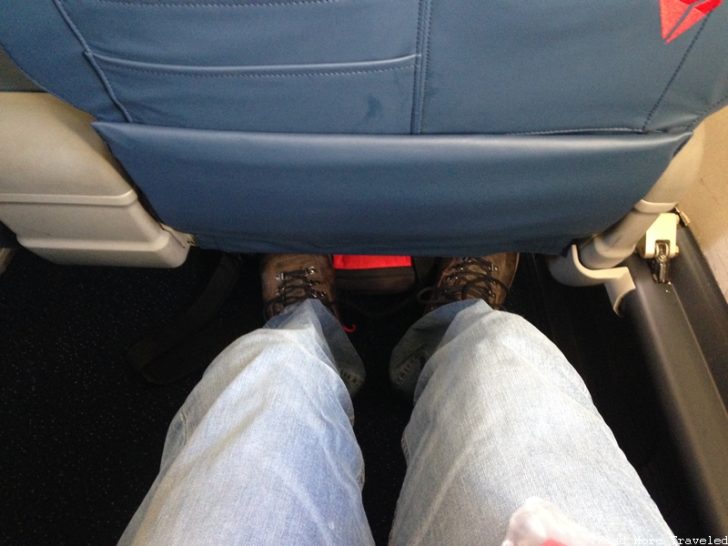 Delta E-175 First Class - legroom