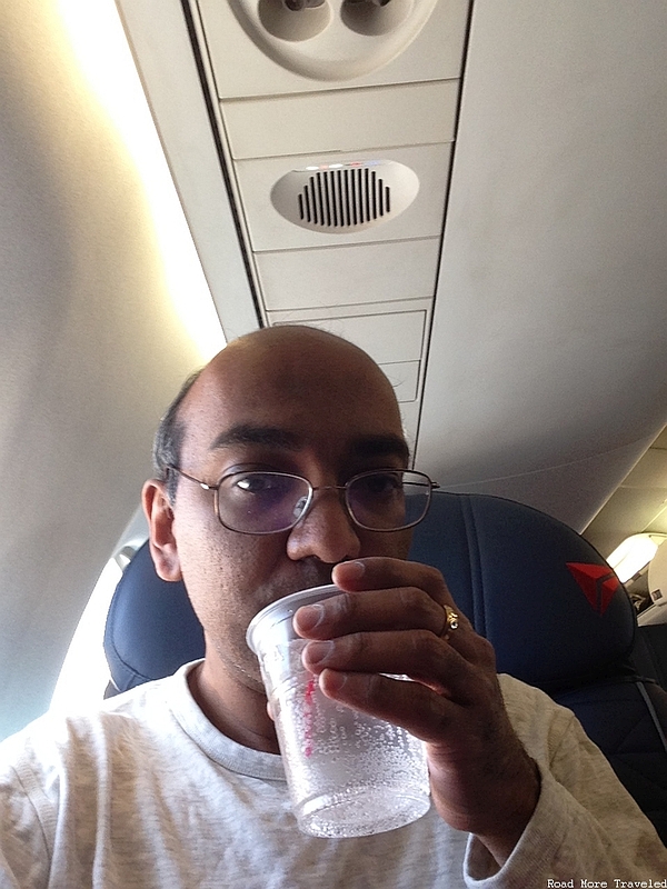 Delta E-175 First Class - pre-departure beverage