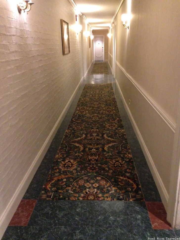Hotel St. Marie New Orleans - narrow corridors