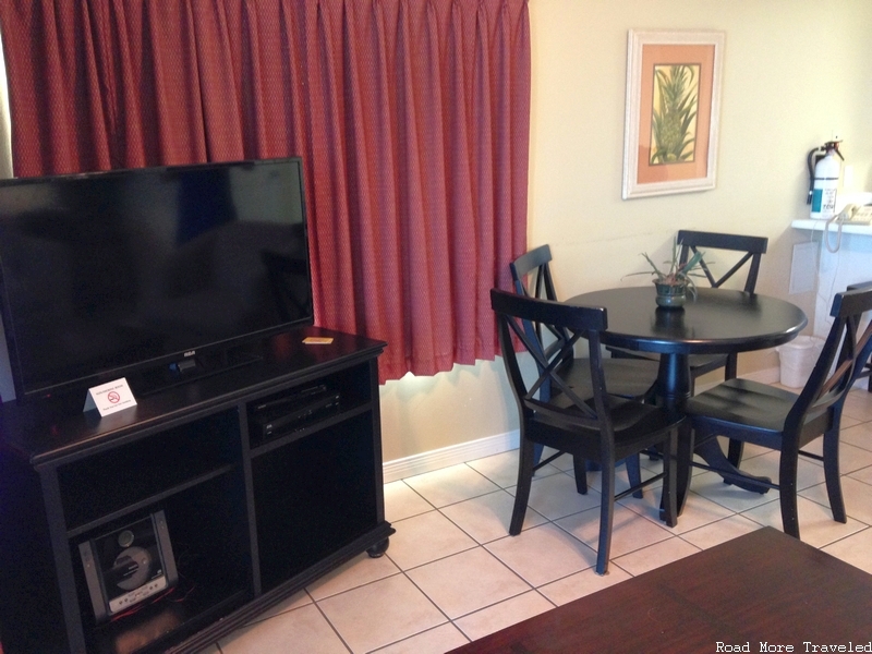 Phoenix All Suites Hotel Gulf Shores - dining table