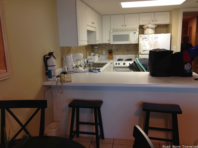 Phoenix All Suites Hotel Gulf Shores - kitchen bar