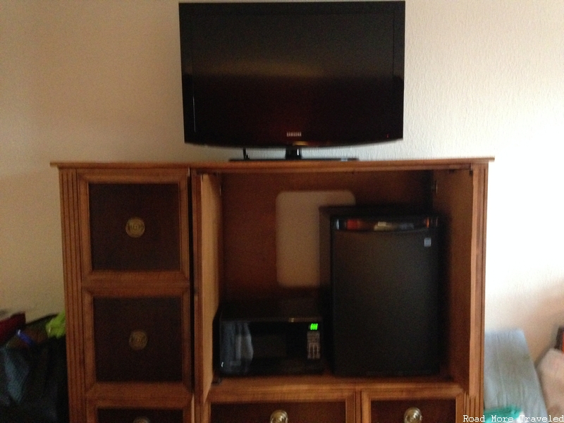 Magnolia Bluffs Casino Hotel - TV, microwave, and fridge