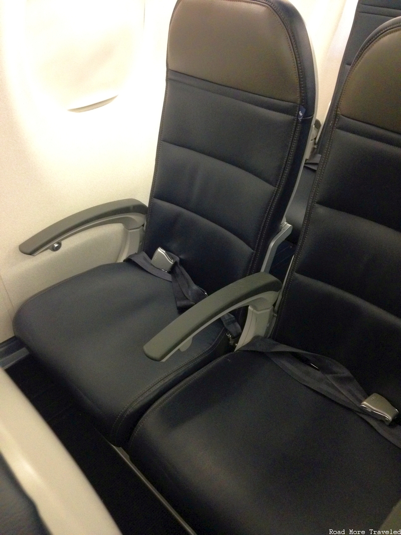 Alaska Airlines E-175 Main Cabin - seats