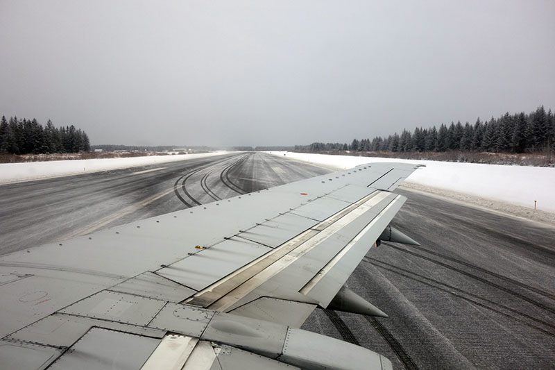 an airplane wing on a runway