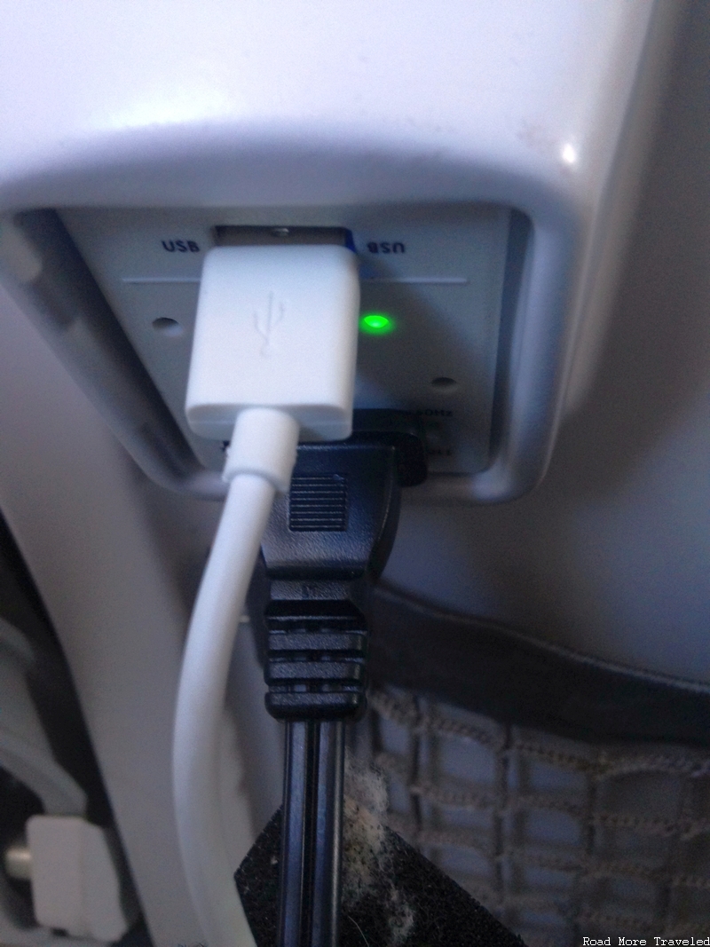 Alaska Airlines B739 Premium Class - power and USB ports