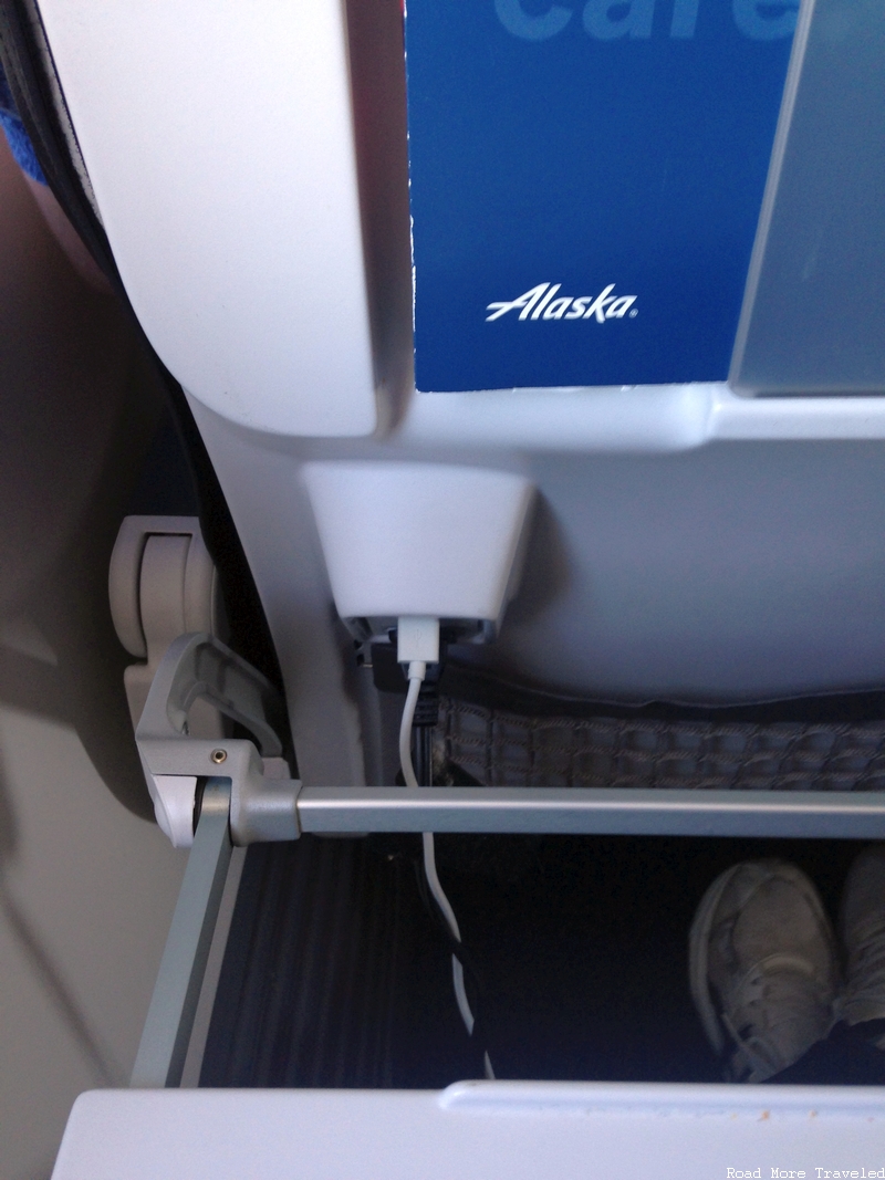 Alaska Airlines B739 Premium Class - power and USB
