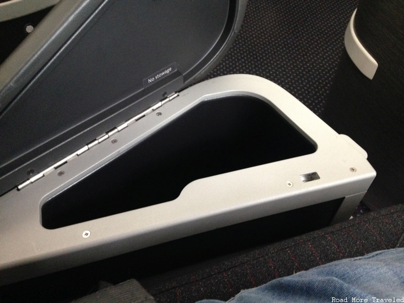 American Airlines B787-9 Business Class - armrest storage