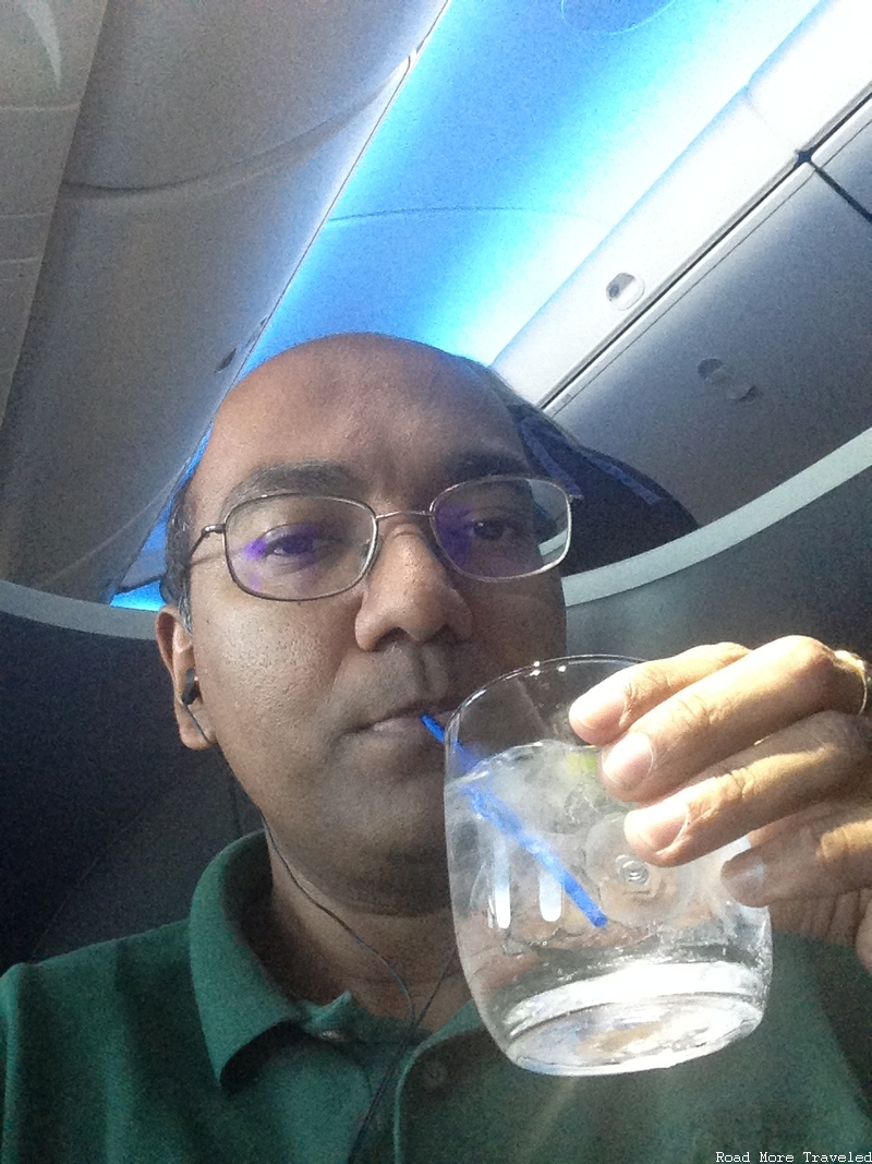 American Airlines B787-9 Business Class - gin & tonic