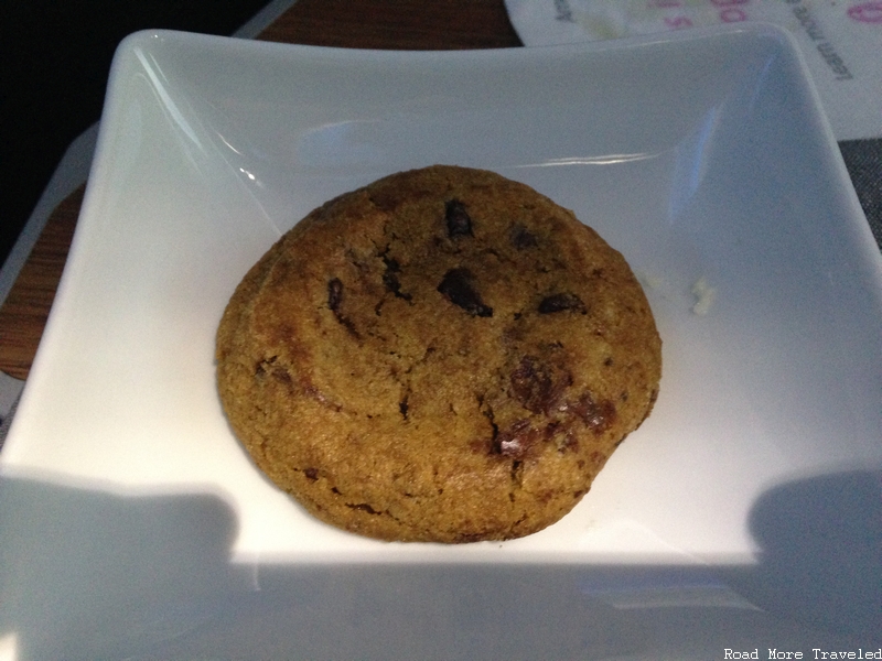 American Airlines B787-9 Business Class - chocolate chip cookie