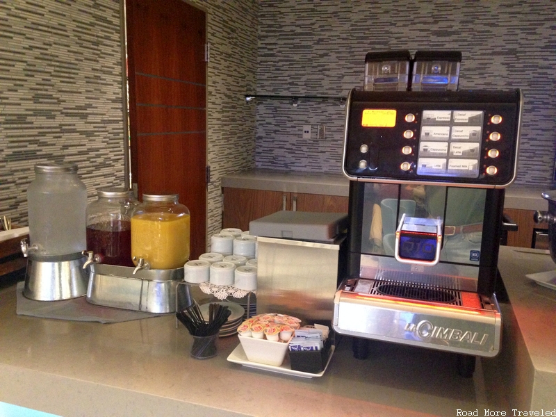 Korean Air Lounge LAX - juices and coffee machine
