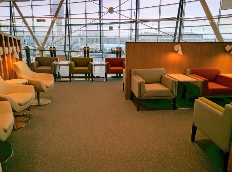 vancouver airport lounge