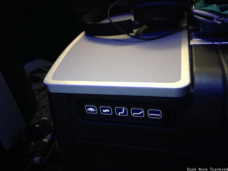 jetBlue Mint - armrest seat controls