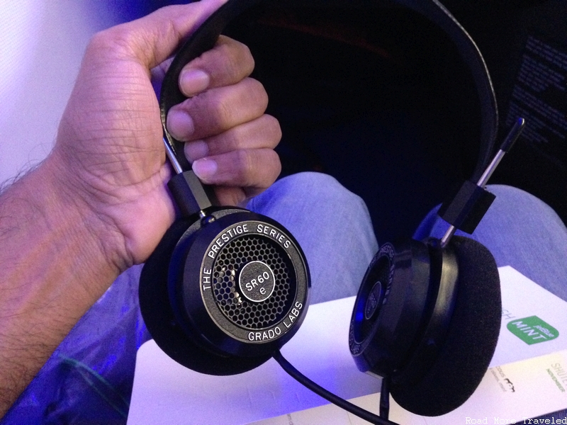 jetBlue Mint - noise canceling headphones