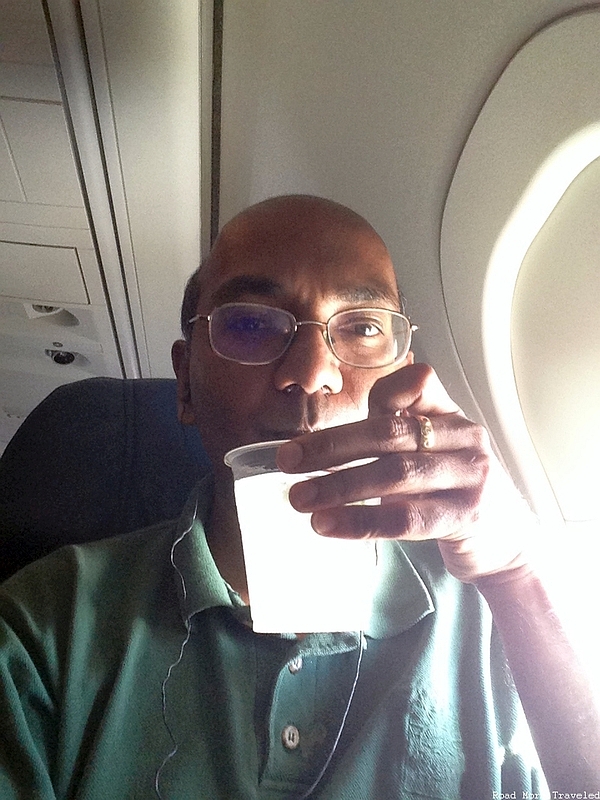 Delta Comfort+ - drink selfie