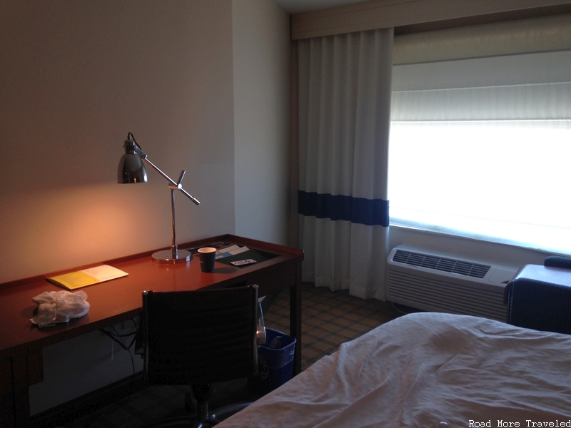 Four Points by Sheraton Galveston - work desk right side