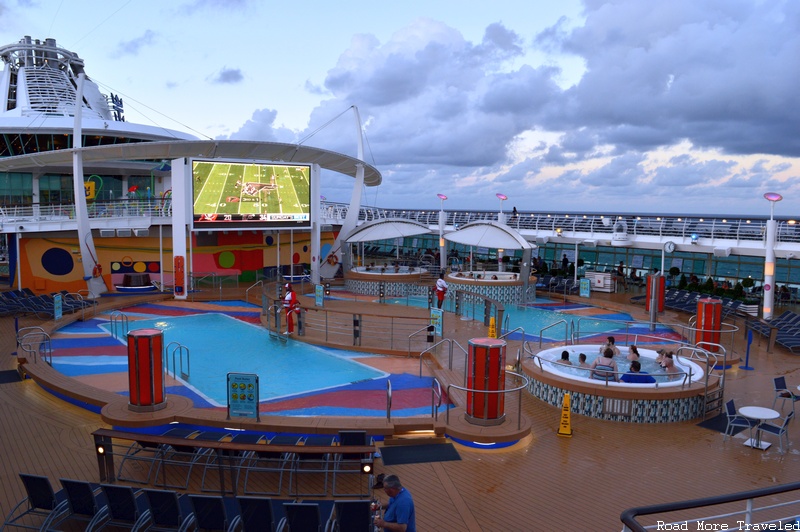 Royal Caribbean Liberty of the Seas - pool TV