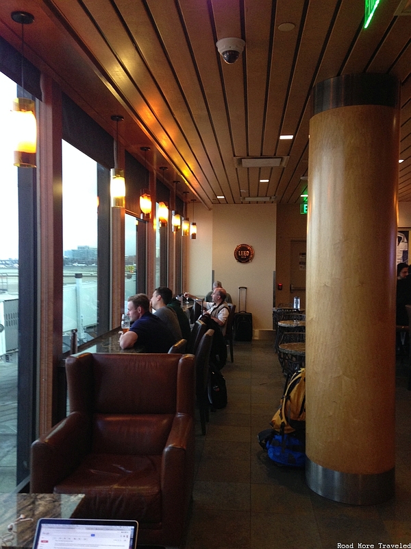Alaska Lounge LAX - lounge seating