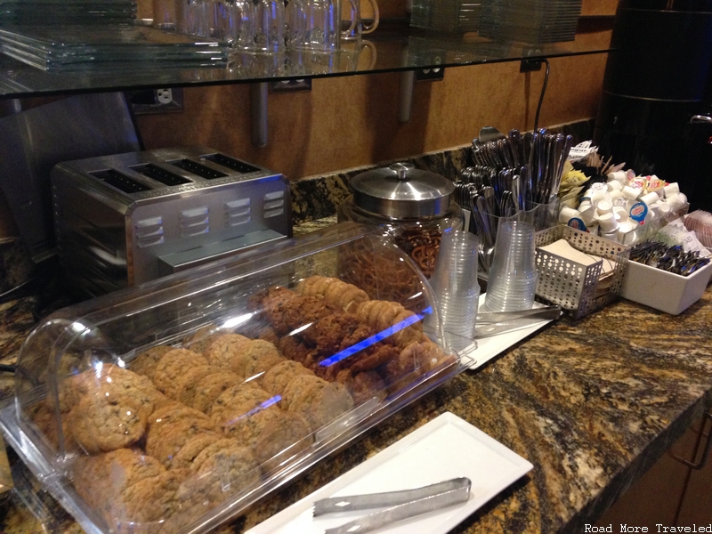 Alaska Lounge LAX - cookies