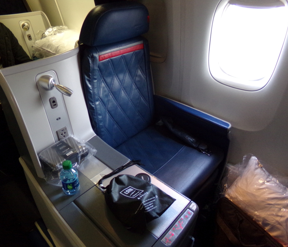 Delta One 767-400 Seat