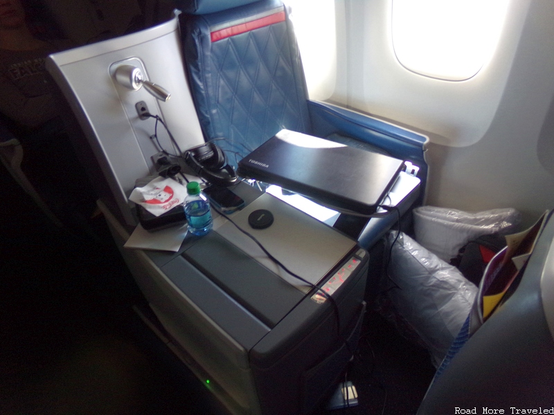 Delta One B767-400 - laptop and phone storage