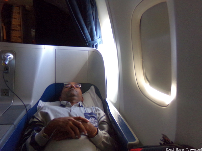 Delta One B767-400 - nap time