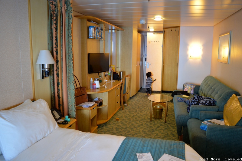 Royal Caribbean Liberty of the Seas - stateroom living room