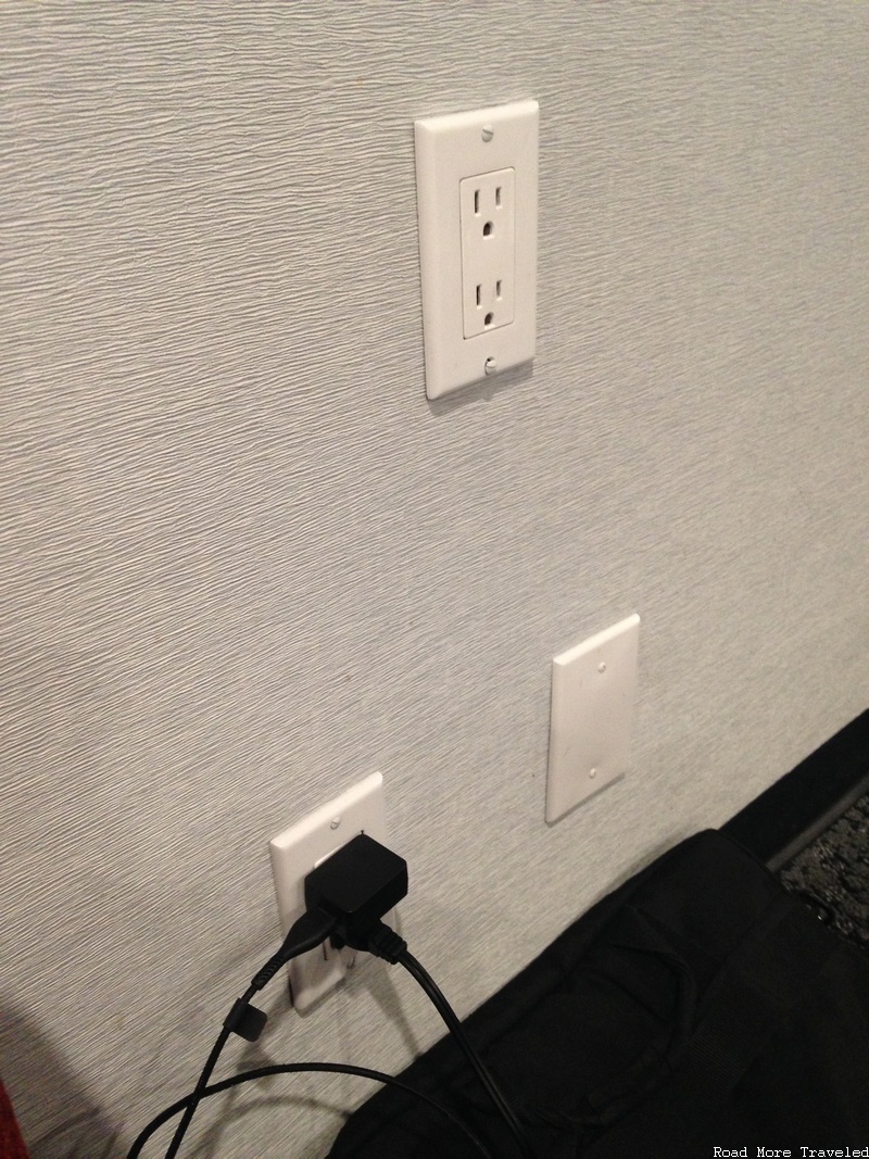 Delta SkyClub JFK Terminal 2 - power outlets