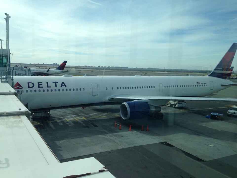 Delta 767-400 at JFK