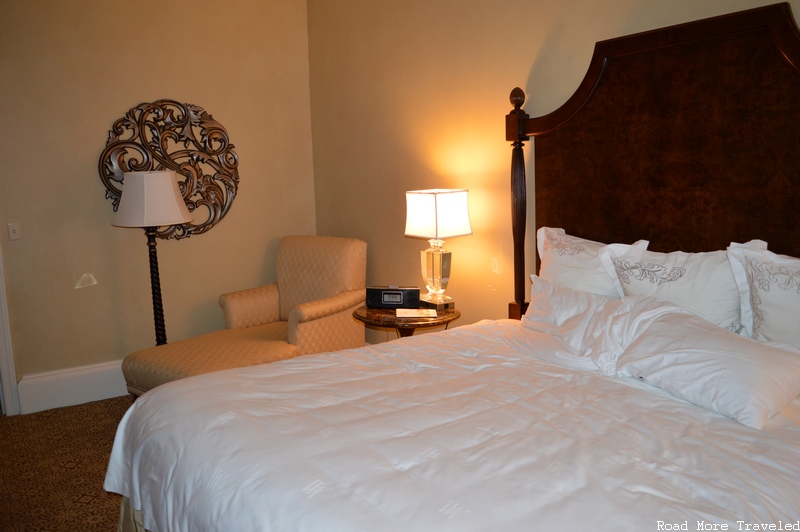 Roosevelt New Orleans - King Suite bedroom