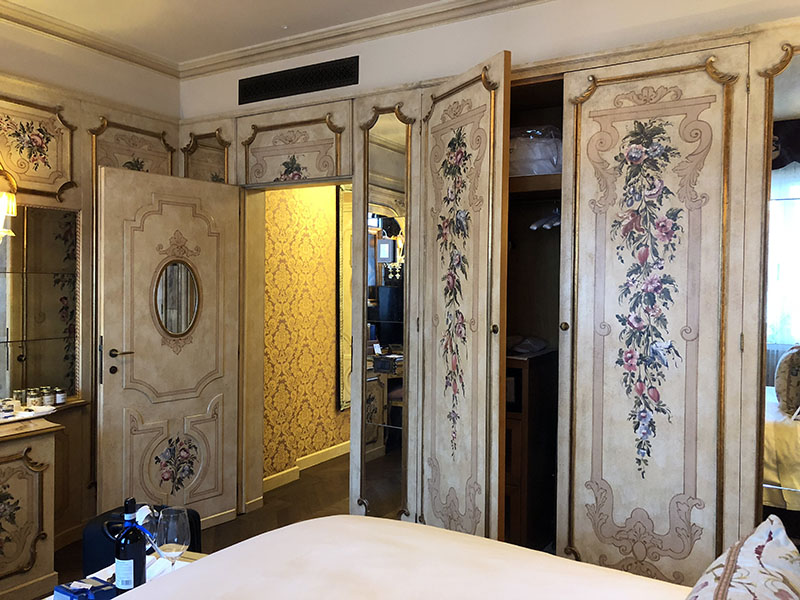 a room with a closet door